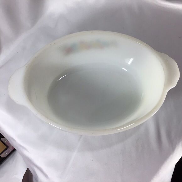 Fire King Oval Spring Wreath 467 Milk Glass 1-1/2 QUART Casserole Dish - Picture 5 of 11